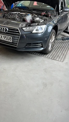 Fahrzeugdiagnose an einem Audi