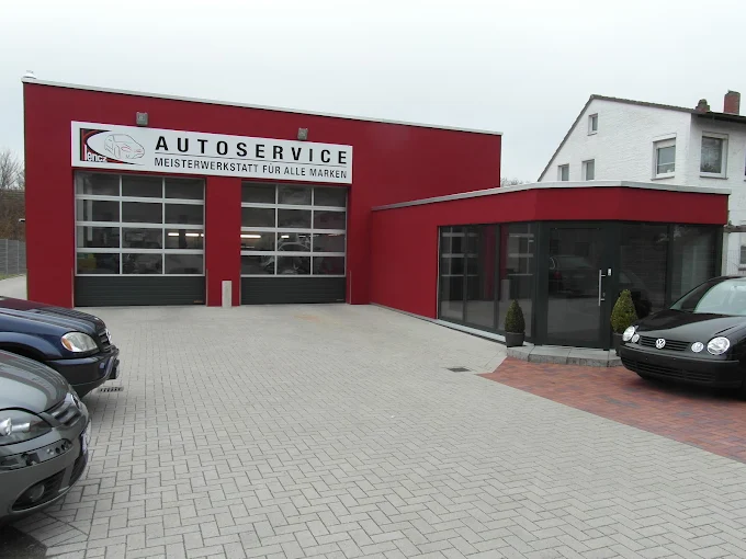 Außenansicht von BH Autoservice Kirchrode mit Werkstatthalle und Vorplatz